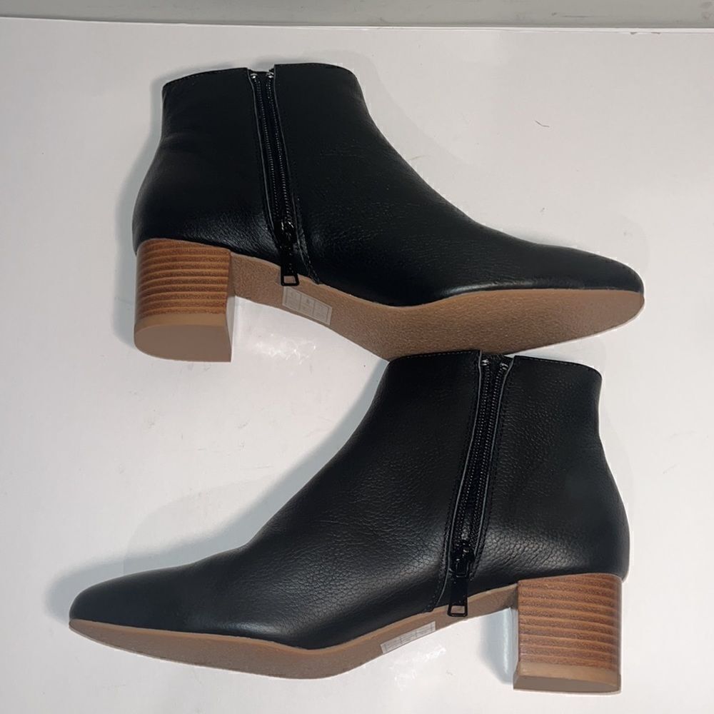New Jack Rogers black leather 2” heel booties